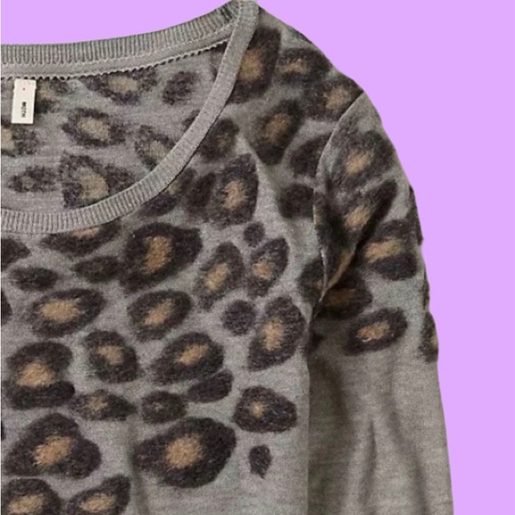 🦋 Moth Gray Leopard Print Sweater - Picture 4 of 11